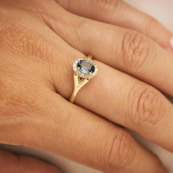 Theresa split halo signature sapphire 14k gold ring