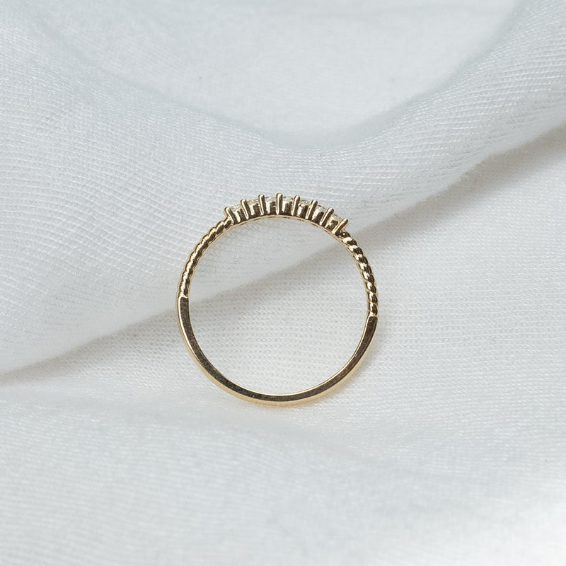 Twisted Zirconia Ring 9 carat