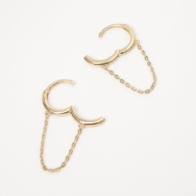 Set of Melanie Pigeaud chain hoops earrings in 9k gold with two open closures